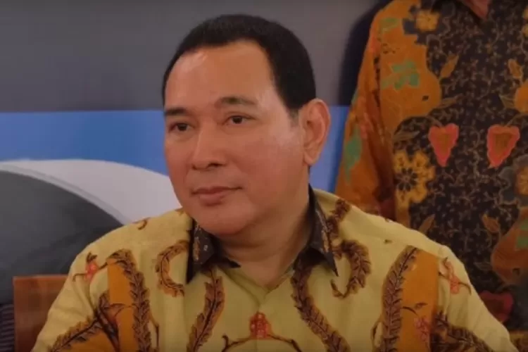 Demi gaet perhatian Tommy Soeharto, dua artis sensasional ini nekat lakukan hal tak terpuji di depan umum