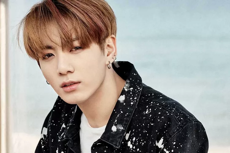 Jungkook BTS si Golden Maknae akhirnya merilis album solo pertamanya berjudul GOLDEN