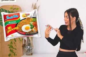 Diet hack! Intip cara makan indomie tanpa naik berat badan ala Yulia Baltschun