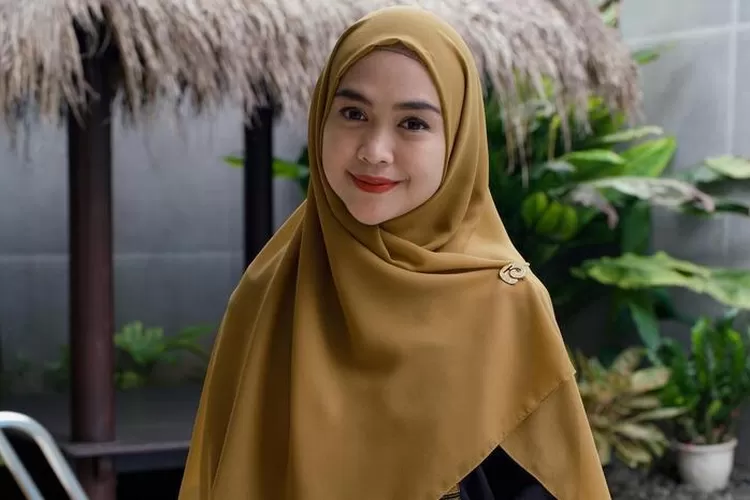 Shindy Putri angkat bicara soal kabar keretakan rumah tangga Ria Ricis dan Teuku Ryan: Mohon doanya