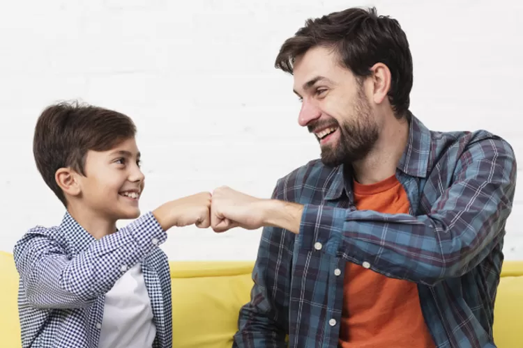 Tantangan ayah mendidik anak generasi kini, jadikan teman bukan lawan