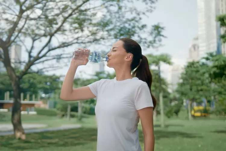 Klaim bisa mencegah sakit jantung dan menghambat penuaan, apakah benar air alkali lebih sehat?