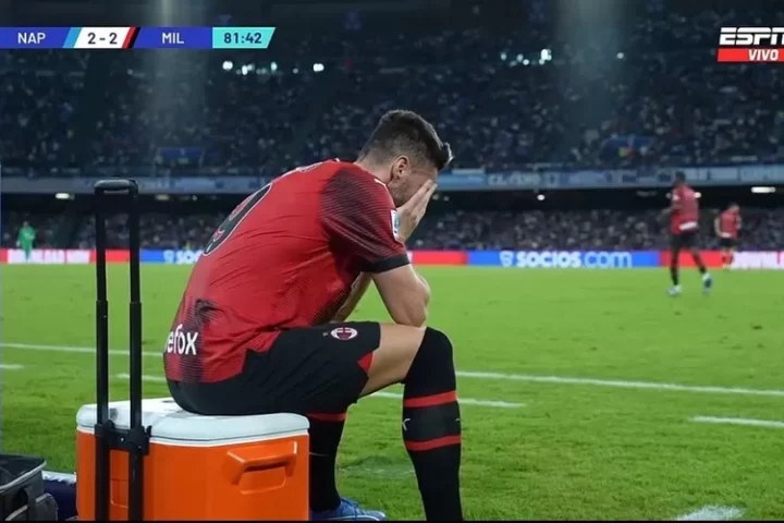 Kemenangan AC Milan menghadapi Napoli tidak bertahan lama di Babak 2, Giroud dan Leao sempat emosi karena ini