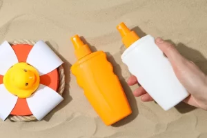 Masih takut salah pakai sunscreen? Kenali perbedaan sunscreen physical, chemical, dan hybrid