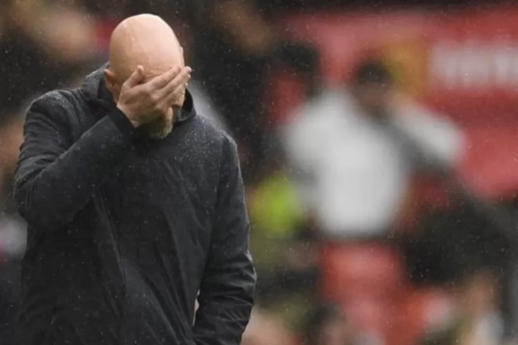 Erik Ten Hag Out! Menggema di Old Trafford usai Manchester United takluk dari Newcastle United 0-3