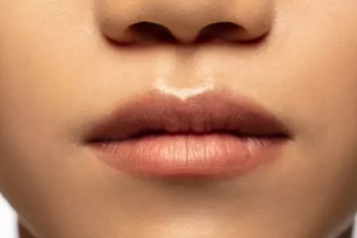 Tidak percaya diri bibir berwarna hitam? Coba lakukan perawatan dengan 4 bahan alami ini