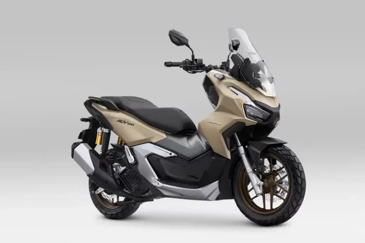 Motor matic Honda ADV160 di Indonesia tampil makin segar, dapat dua warna baru yang kekinian