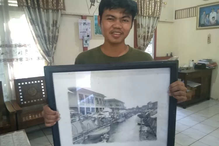 Pemuda asal Desa Retok punya karya lukis setara pelukis profisional, Hasil lukisanya dibeli istri Bupati