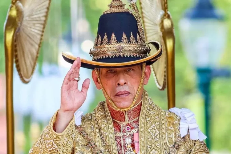 Diisukan terkena HIV?  Raja Vajiralongkorn kepergok boyong selir plesiran, sulap tempat ini bak rumah bordil