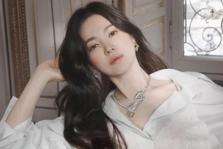 Gunakan cincin berlian, Song Hye Kyo disebut jalani hubungan dengan pria ini