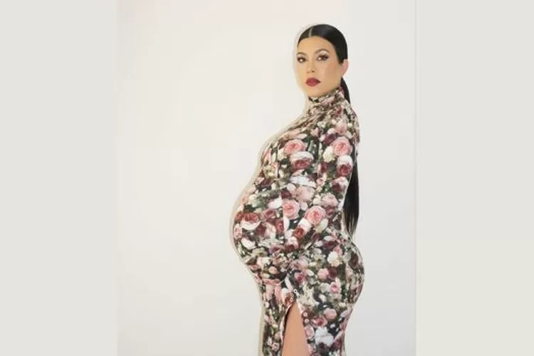 Kourtney Kardashian dan Travis Barker menyambut kelahiran anak pertama mereka!