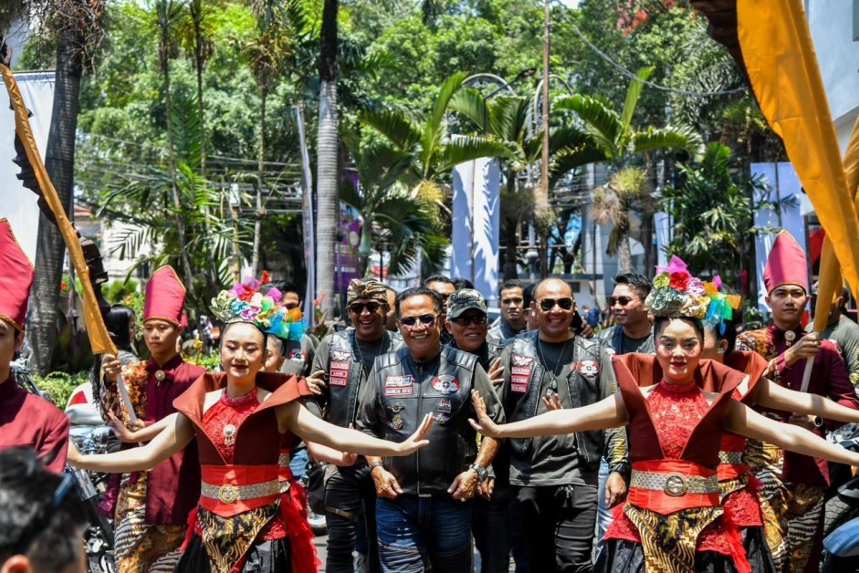 Jambore Nasional II MBI di Bandung dibuka oleh Ketua Dewan Pembina Motor Besar Indonesia (MBI) Bambang Soesatyo.