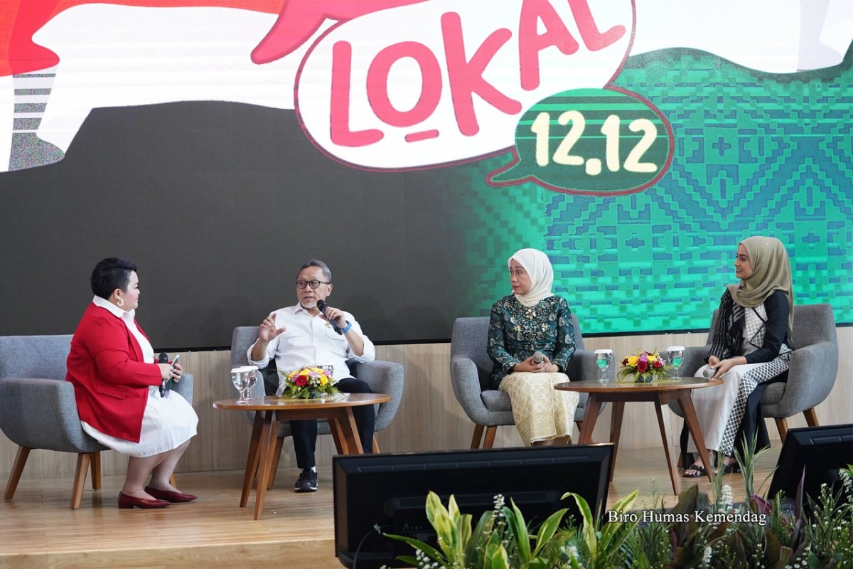 Dalam peringatan Hari Belanja Online Nasional (Harbolnas), Menteri Perdagangan Zulkifli Hasan meluncurkan “Kampanye Beli Lokal 12.12” di Jakarta Selasa (12/12).