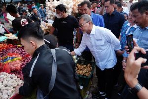 Tinjau Pasar Pagi TOS 3000 di Batam Jelang Natal dan Tahun Baru, Mendag Zulkifli Hasan: Harga Bapok Stabil, Pasokan Aman