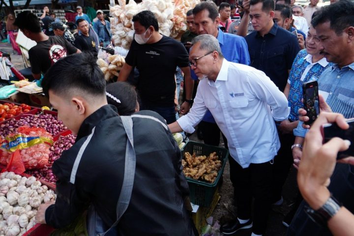 Tinjau Pasar Pagi TOS 3000 di Batam Jelang Natal dan Tahun Baru, Mendag Zulkifli Hasan: Harga Bapok Stabil, Pasokan Aman